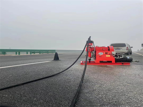 城东马路路基路面开裂下沉注浆加固灌浆